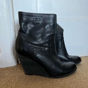 Regina wedge black Frye boot